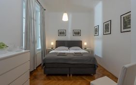 Apartman Carolinum